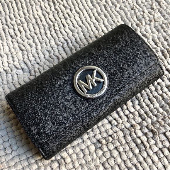 Michael Kors Handbags - NEW Michael Kors | Fulton Carryall Wallet